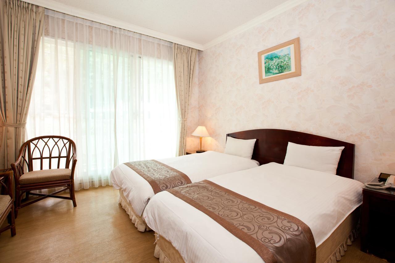Lakeside Resort Nantou Bagian luar foto
