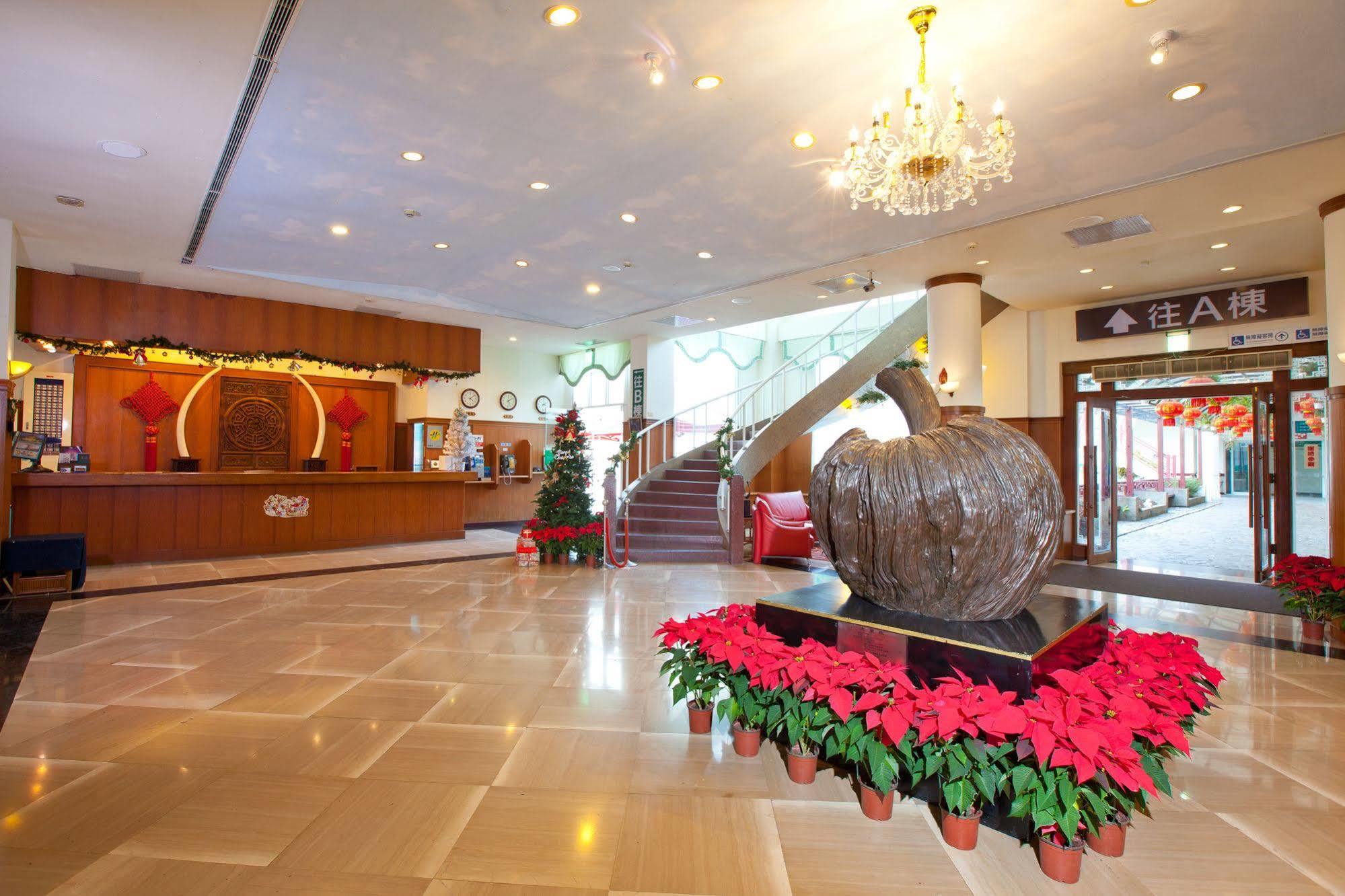 Lakeside Resort Nantou Bagian luar foto