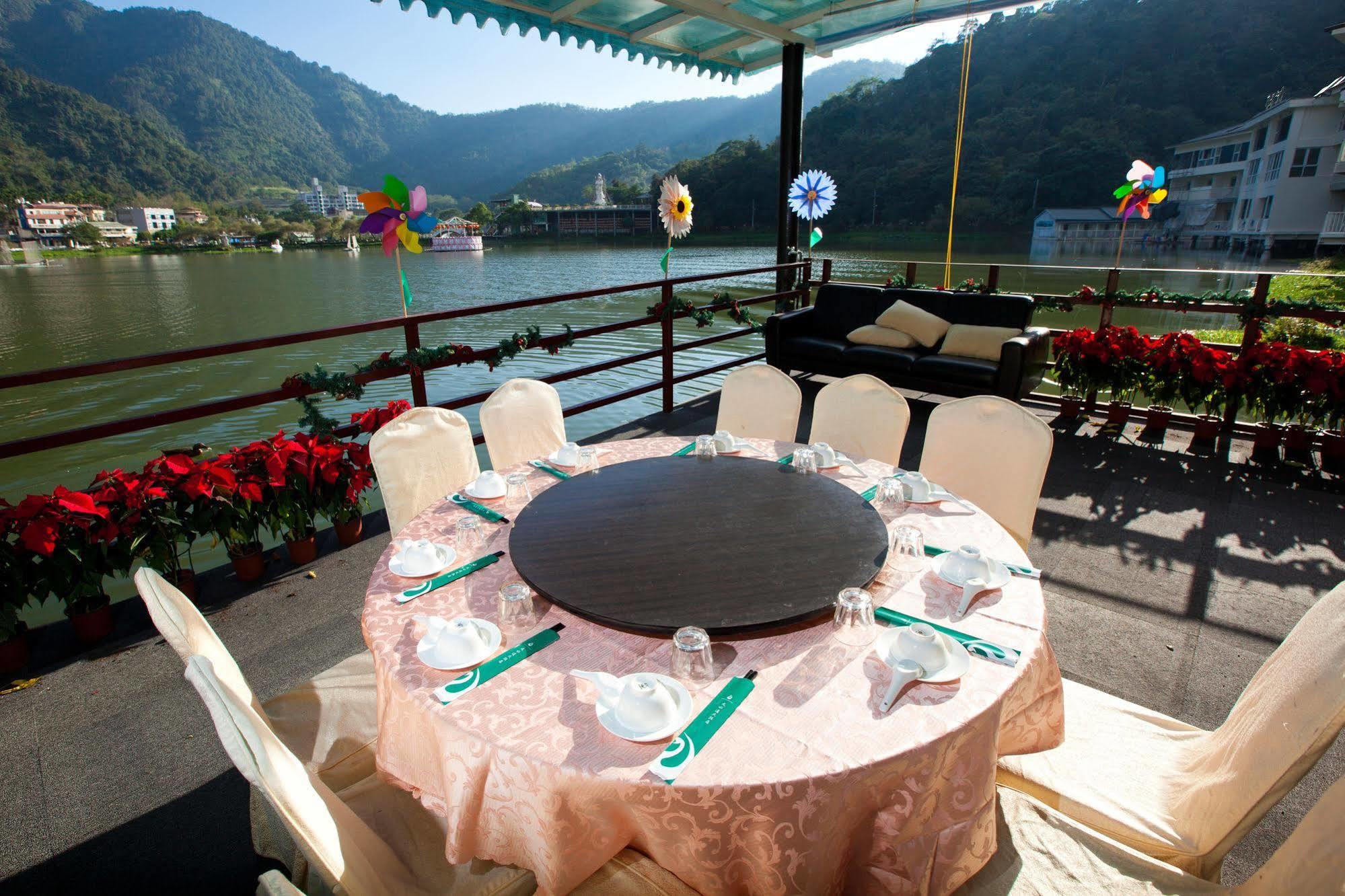 Lakeside Resort Nantou Bagian luar foto