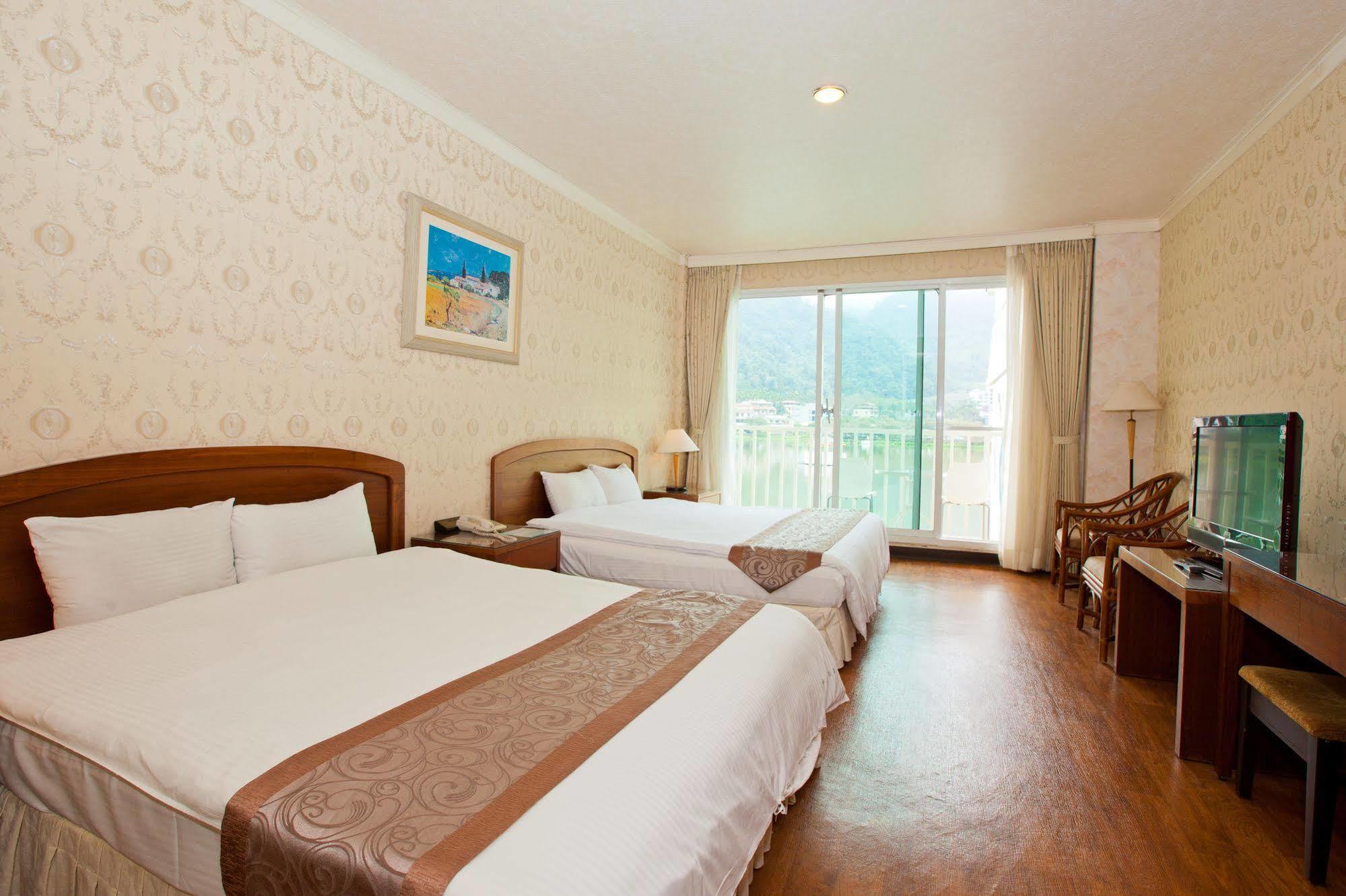Lakeside Resort Nantou Bagian luar foto