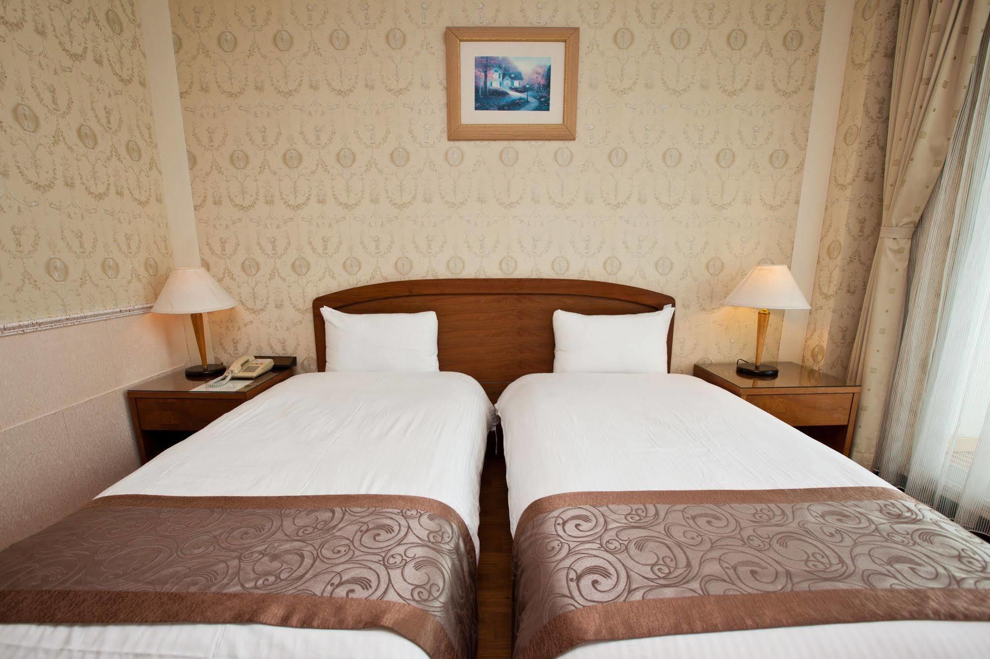 Lakeside Resort Nantou Bagian luar foto