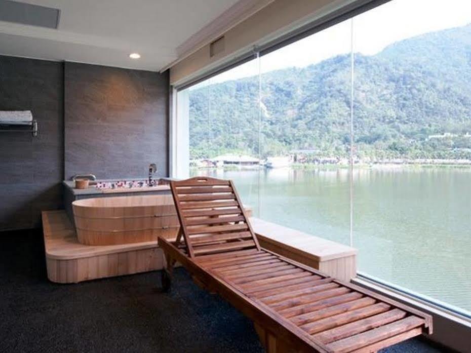 Lakeside Resort Nantou Bagian luar foto