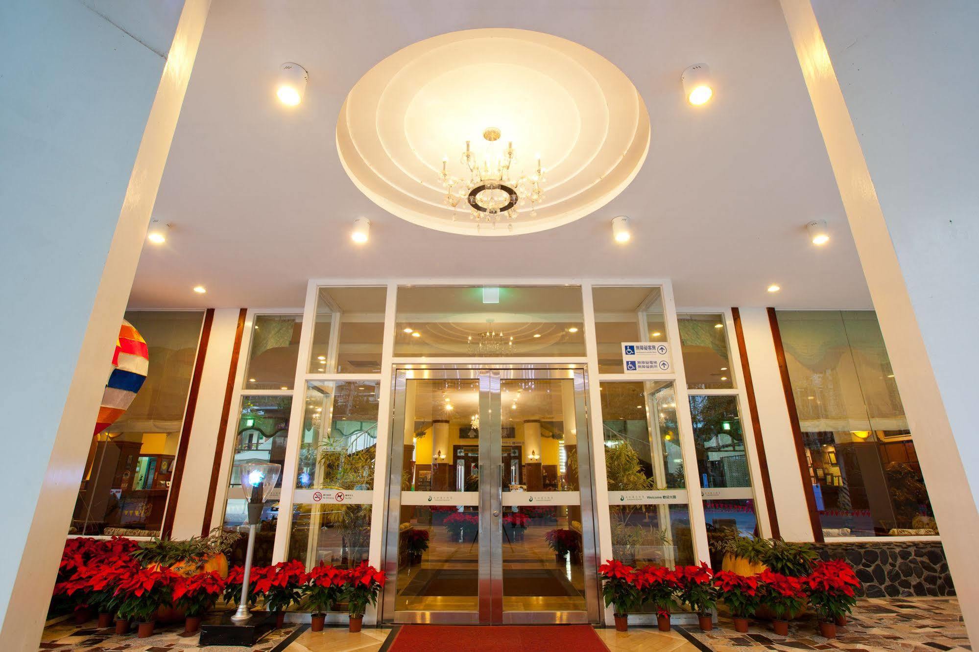 Lakeside Resort Nantou Bagian luar foto