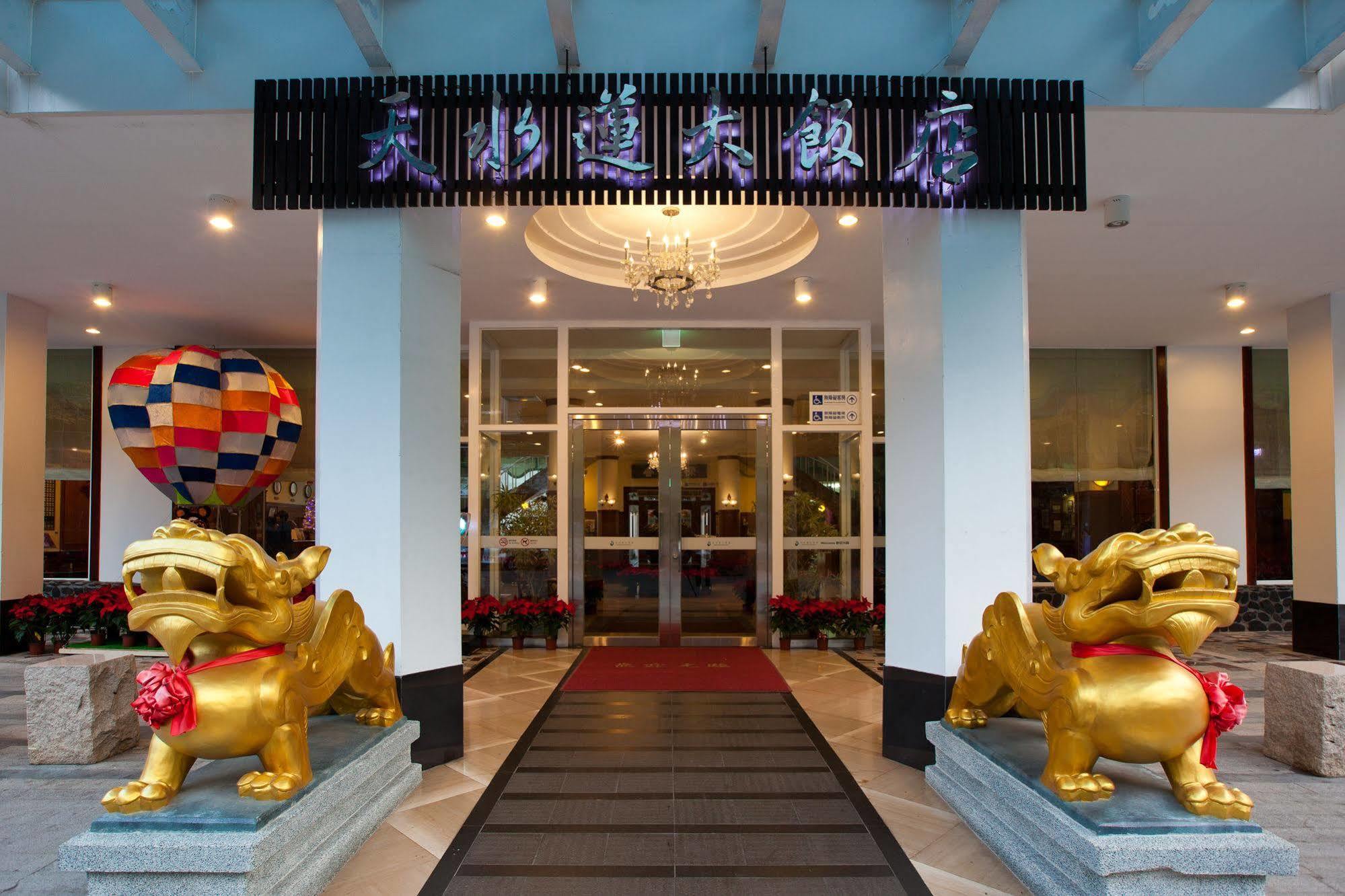 Lakeside Resort Nantou Bagian luar foto
