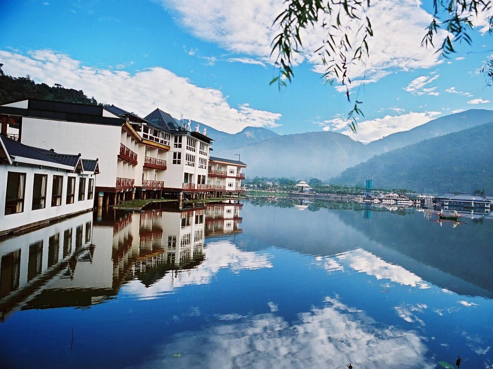 Lakeside Resort Nantou Bagian luar foto